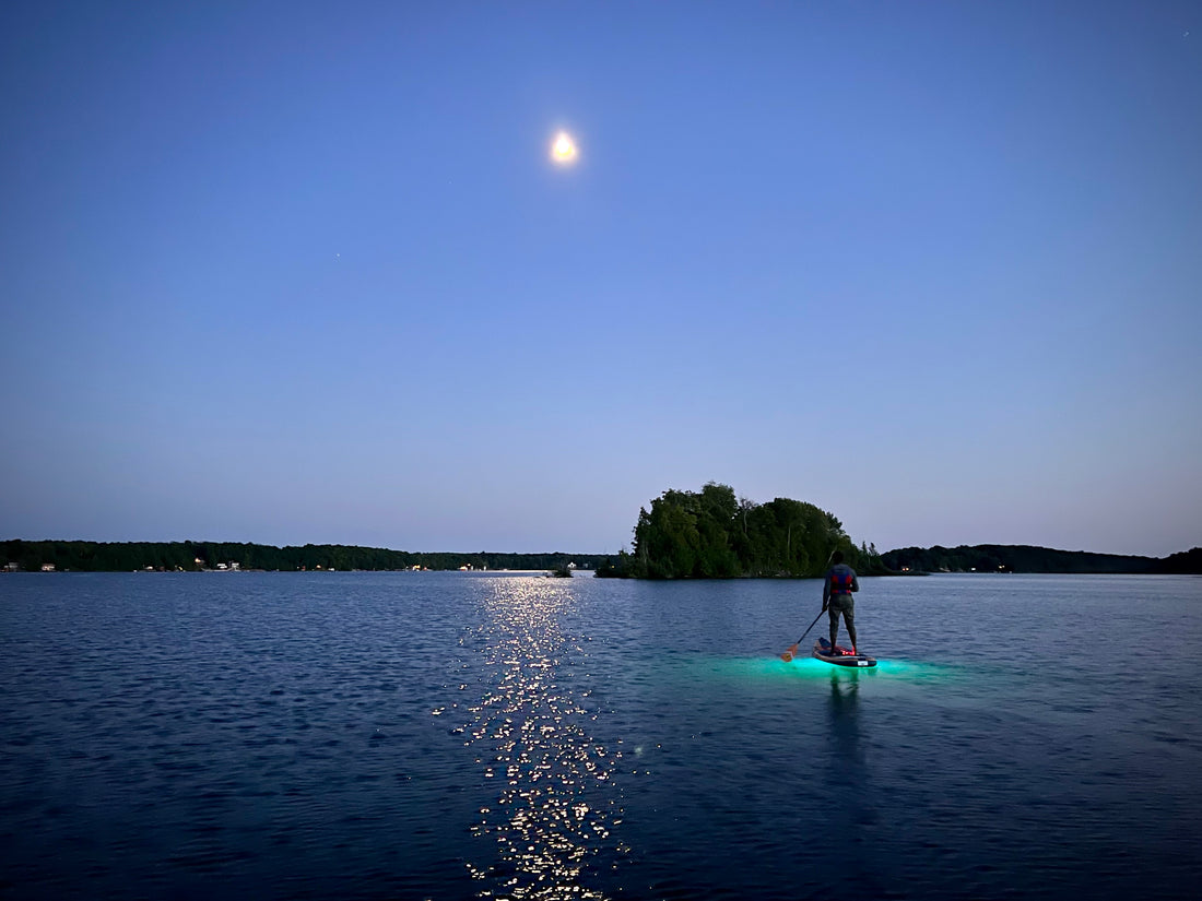 5 Reasons to try paddleboarding at night